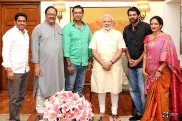 Prabhas and Producer Devineni Prasad Meet Top Politicians
